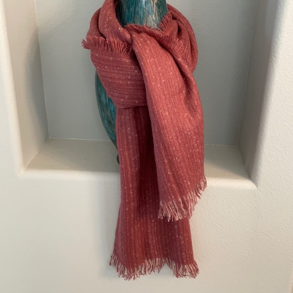 NWOT scarf/shawl extra large and super soft - Picture 3 of 8